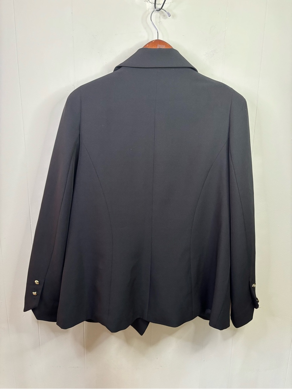 City Chic black double-breasted blazer featuring gold-toned buttons size 18 - Picture 7 of 7